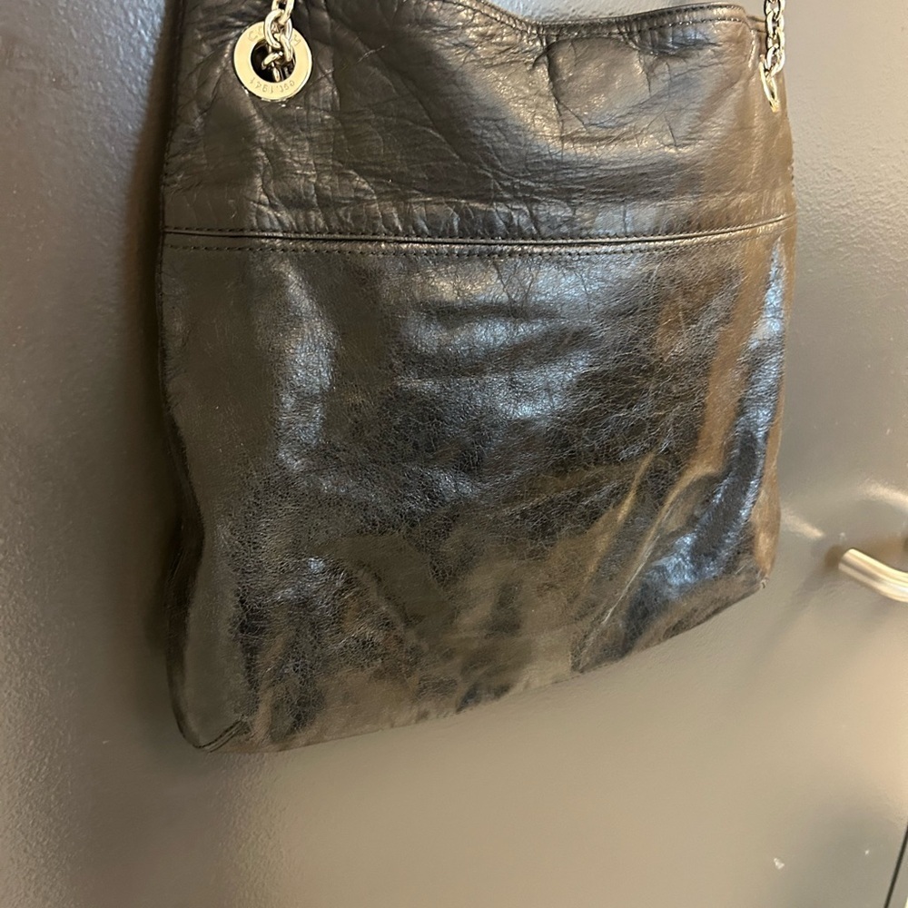Coach cracked shiny leather Shoulder tote very good condition with Chain strap - Picture 9 of 16